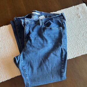 Classic Women's Levi’s Shaping Skinny